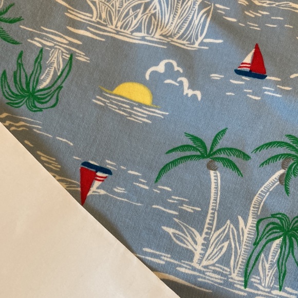 Women's Lands End Mid Rise blue green red sailboat ocean chino shorts size 12 - Picture 9 of 9